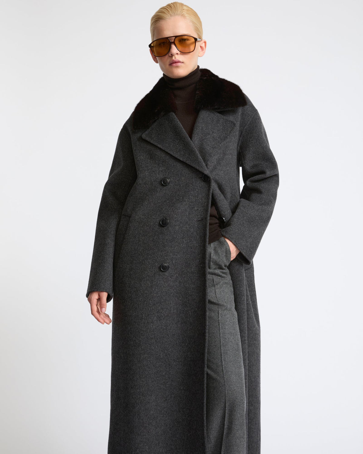 Eleanor | Long Double-Breasted Coat with Detachable Plush Collar - Grey | Velbrooke