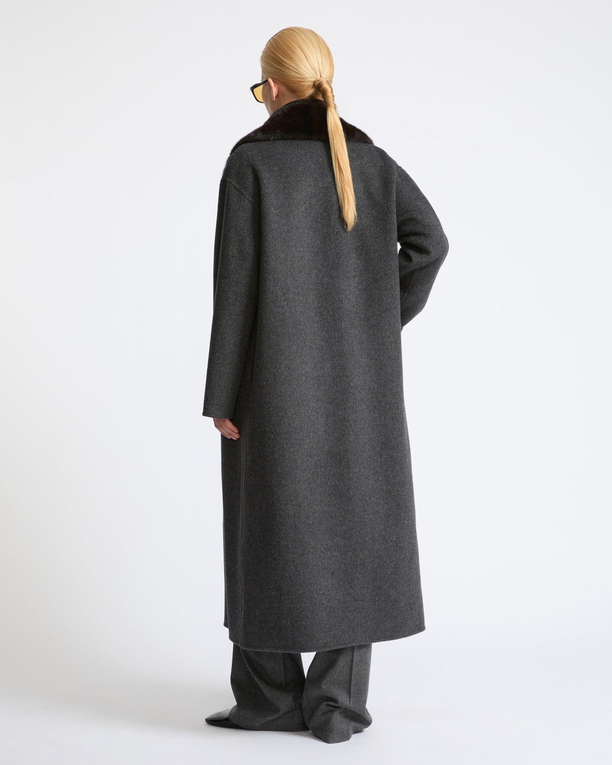 Eleanor | Long Double-Breasted Coat with Detachable Plush Collar - Grey – photo 4