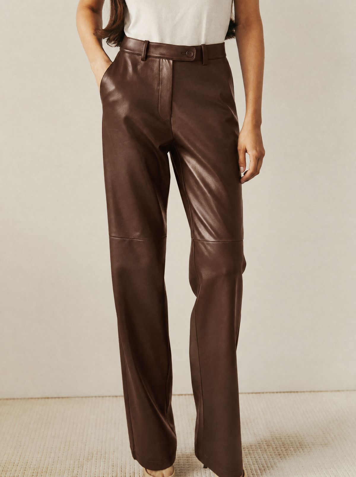 Paloma | Tailored Leather-Look Trousers – Chocolate